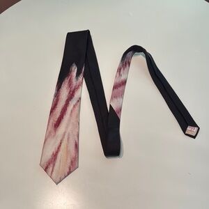 Elegant Patterned Men's Tie